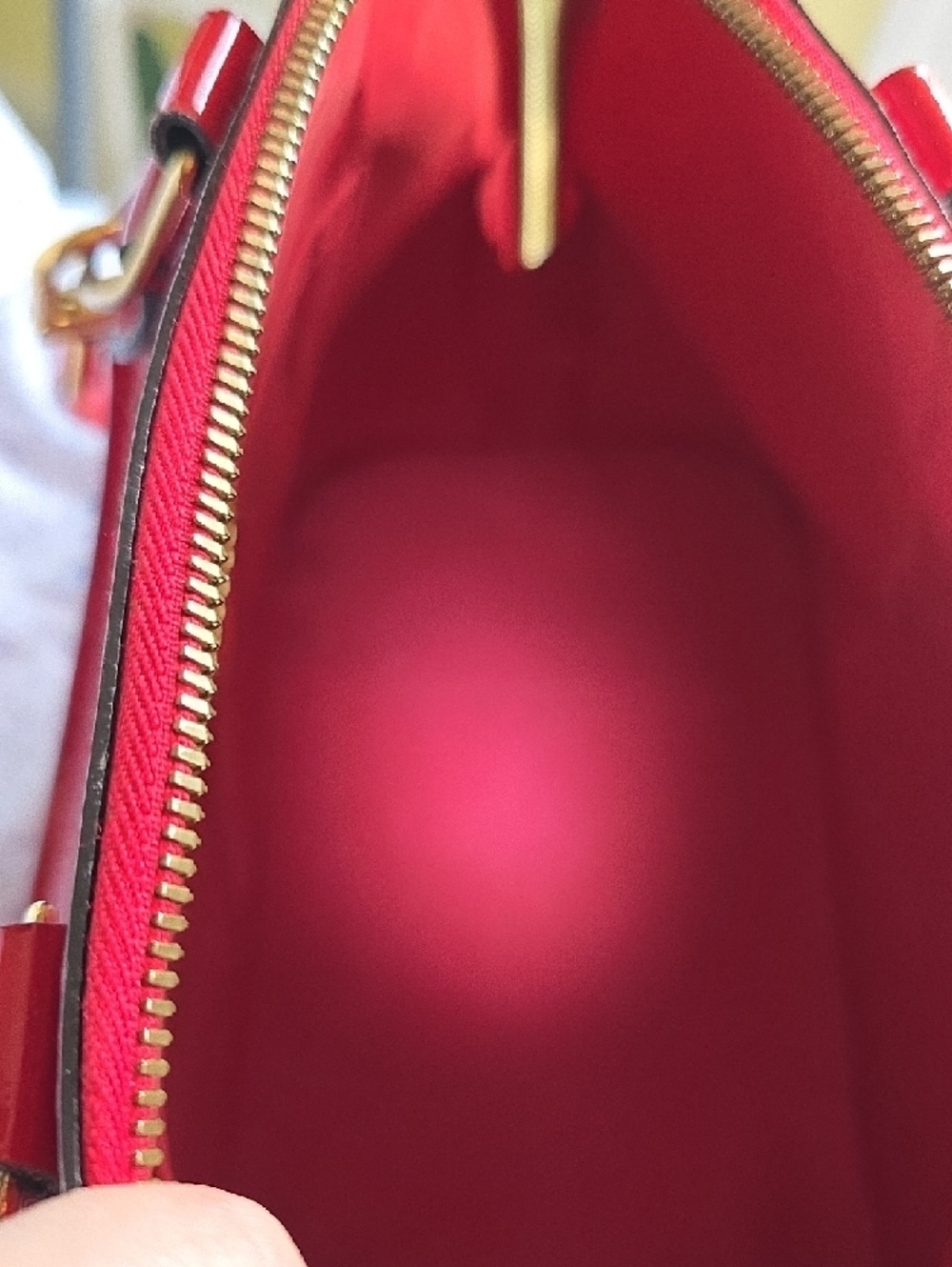 Perfect Condition! Never Used! Louis Vuitton Red Verni Medium Alma - Picture 4 of 11